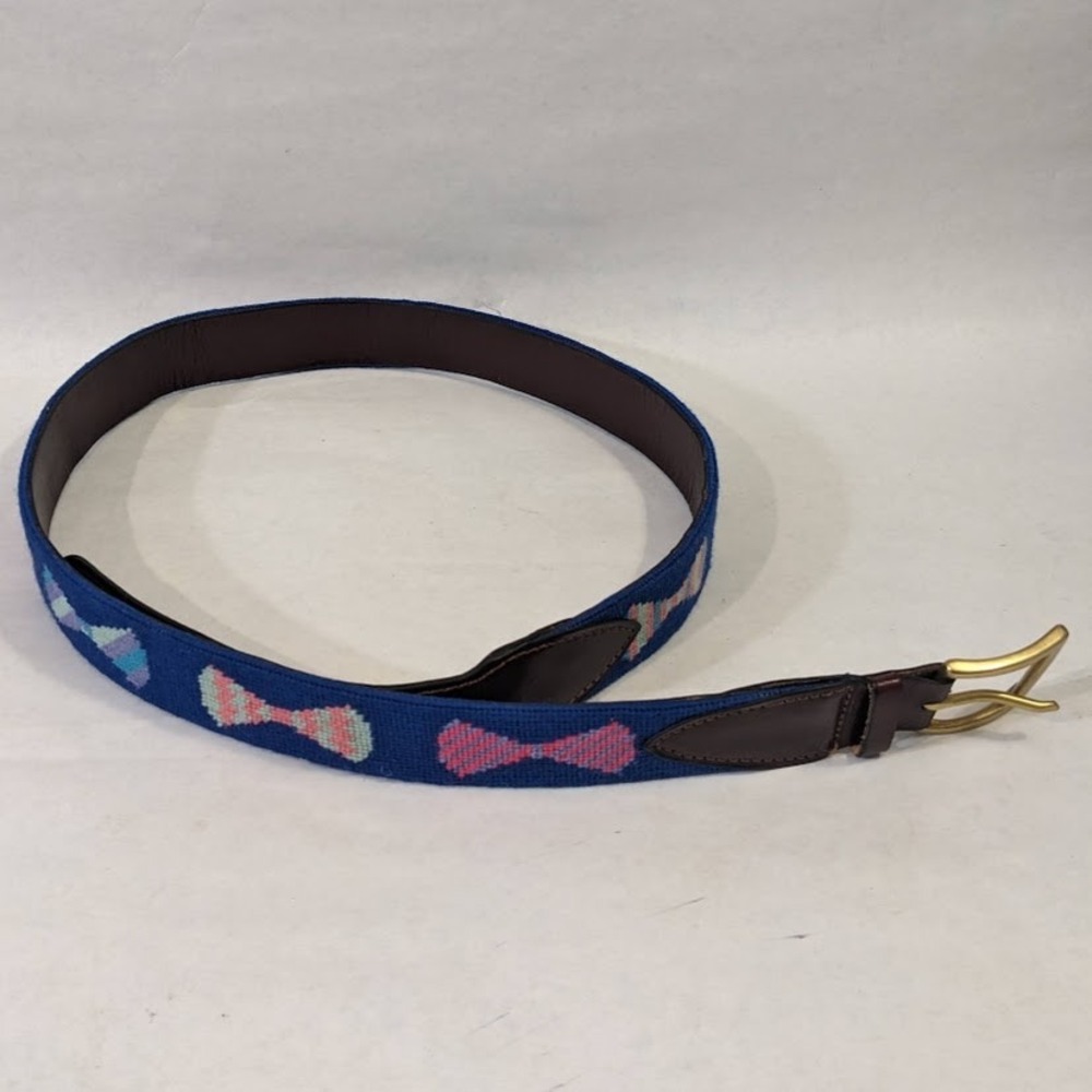 By Paige Mens Needlepoint Bow Tie Belt Blue Leather Brass Buckle Size 38 Preppy